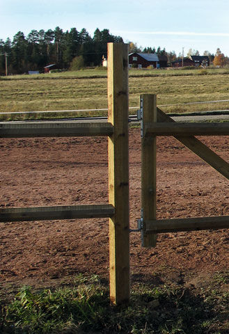 Afbeeldingen van AKO OctoWood houten hoekpaal 250cm, rond 140mm